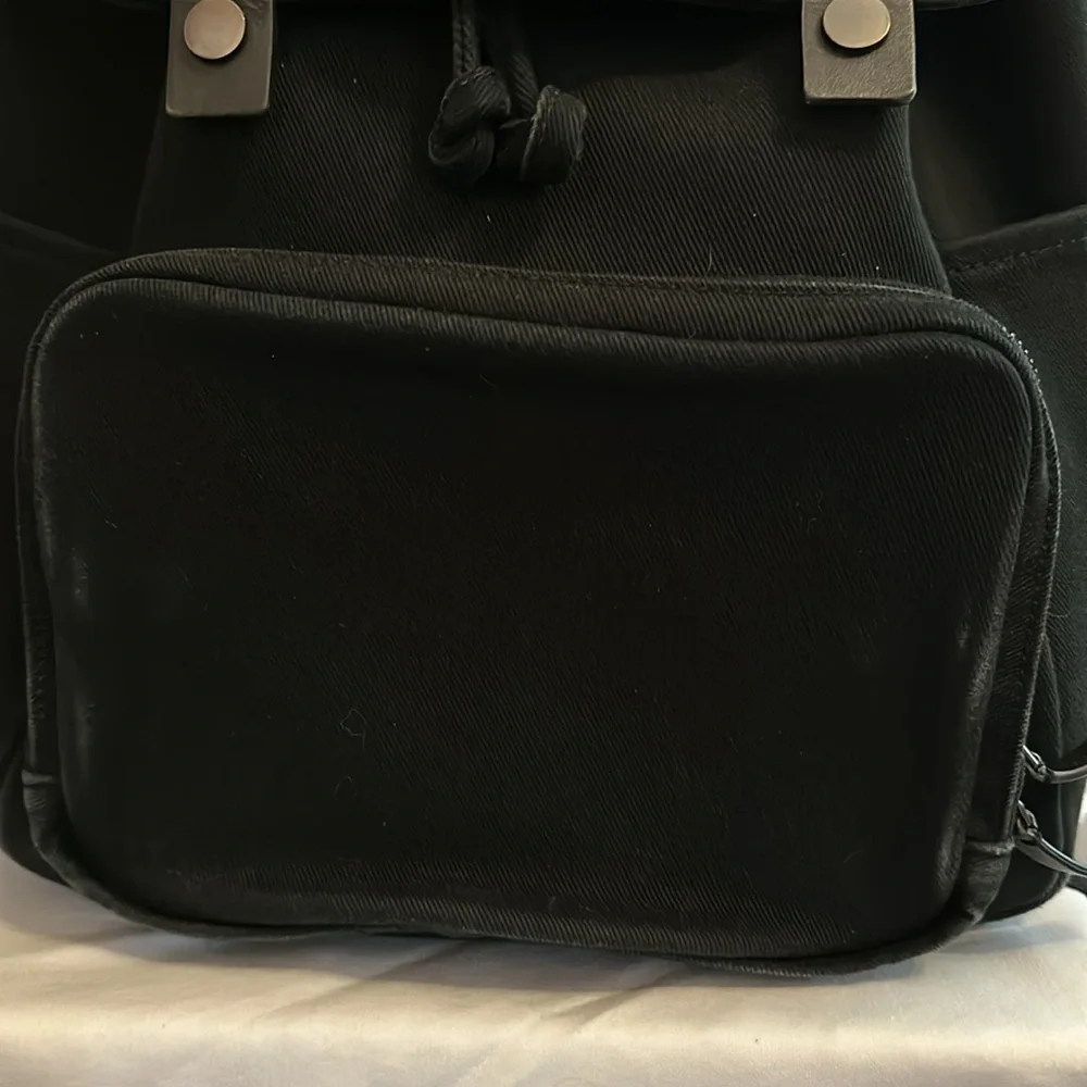Everlane Modern Snap black cinch closure padded interior cotton blend backpack